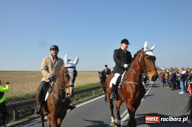 Zdjęcie w galerii na portalu naszraciborz.pl: W Sudole procesja z metropolitą górnośląskim  wiadomości z regionu