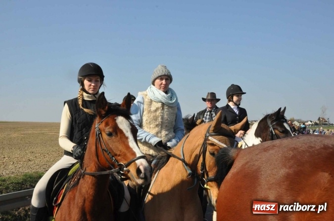 Zdjęcie w galerii na portalu naszraciborz.pl: W Sudole procesja z metropolitą górnośląskim  wiadomości z regionu