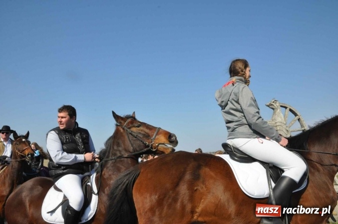 Zdjęcie w galerii na portalu naszraciborz.pl: W Sudole procesja z metropolitą górnośląskim  wiadomości z regionu