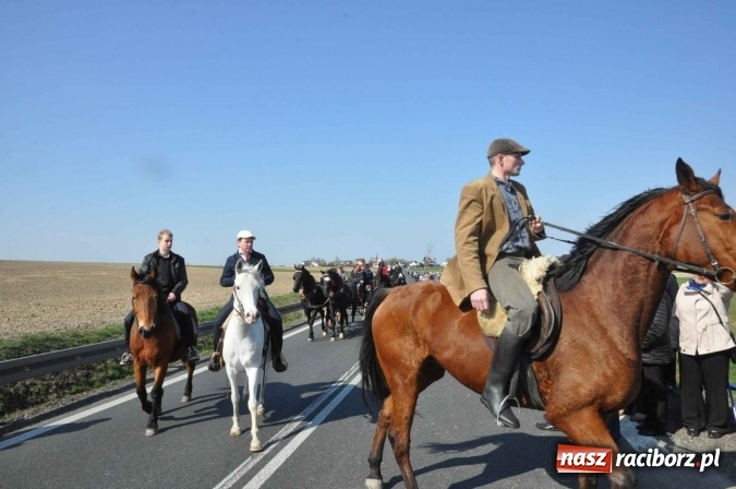 Zdjęcie w galerii na portalu naszraciborz.pl: W Sudole procesja z metropolitą górnośląskim  wiadomości z regionu