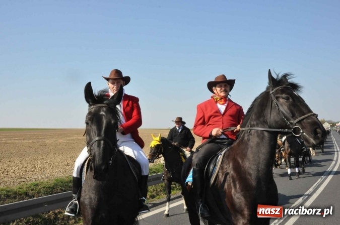 Zdjęcie w galerii na portalu naszraciborz.pl: W Sudole procesja z metropolitą górnośląskim  wiadomości z regionu