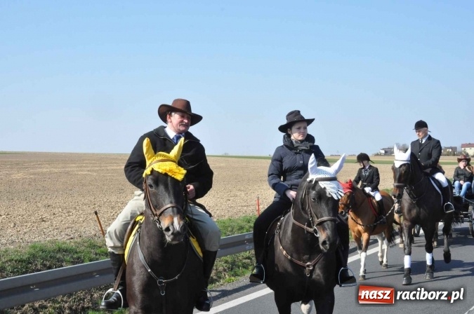 Zdjęcie w galerii na portalu naszraciborz.pl: W Sudole procesja z metropolitą górnośląskim  wiadomości z regionu
