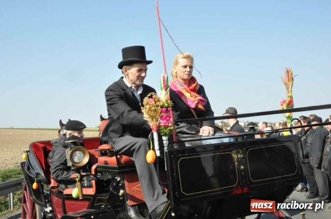 Zdjęcie w galerii na portalu naszraciborz.pl: W Sudole procesja z metropolitą górnośląskim  wiadomości z regionu