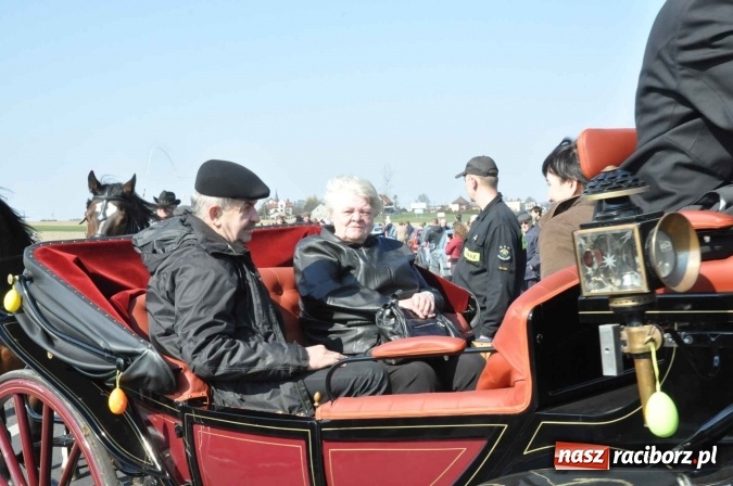 Zdjęcie w galerii na portalu naszraciborz.pl: W Sudole procesja z metropolitą górnośląskim  wiadomości z regionu