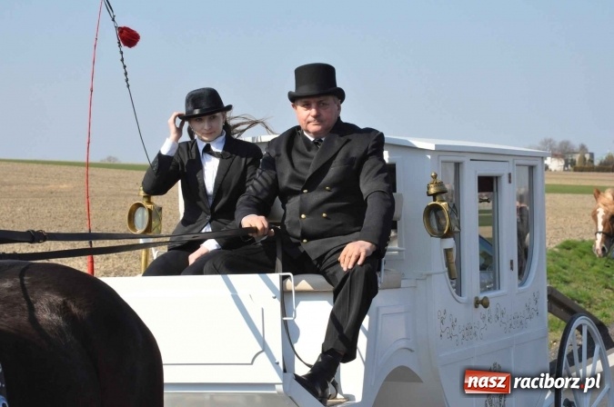 Zdjęcie w galerii na portalu naszraciborz.pl: W Sudole procesja z metropolitą górnośląskim  wiadomości z regionu