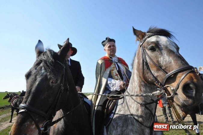 Zdjęcie w galerii na portalu naszraciborz.pl: W Sudole procesja z metropolitą górnośląskim  wiadomości z regionu