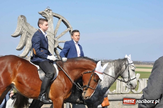 Zdjęcie w galerii na portalu naszraciborz.pl: W Sudole procesja z metropolitą górnośląskim  wiadomości z regionu