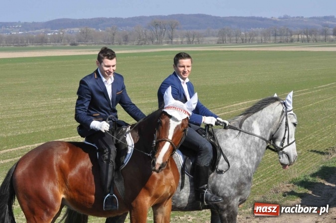 Zdjęcie w galerii na portalu naszraciborz.pl: W Sudole procesja z metropolitą górnośląskim  wiadomości z regionu
