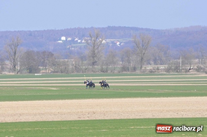 Zdjęcie w galerii na portalu naszraciborz.pl: W Sudole procesja z metropolitą górnośląskim  wiadomości z regionu