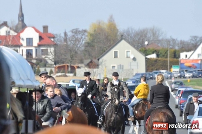 Zdjęcie w galerii na portalu naszraciborz.pl: W Sudole procesja z metropolitą górnośląskim  wiadomości z regionu