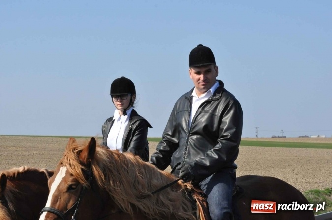 Zdjęcie w galerii na portalu naszraciborz.pl: W Sudole procesja z metropolitą górnośląskim  wiadomości z regionu