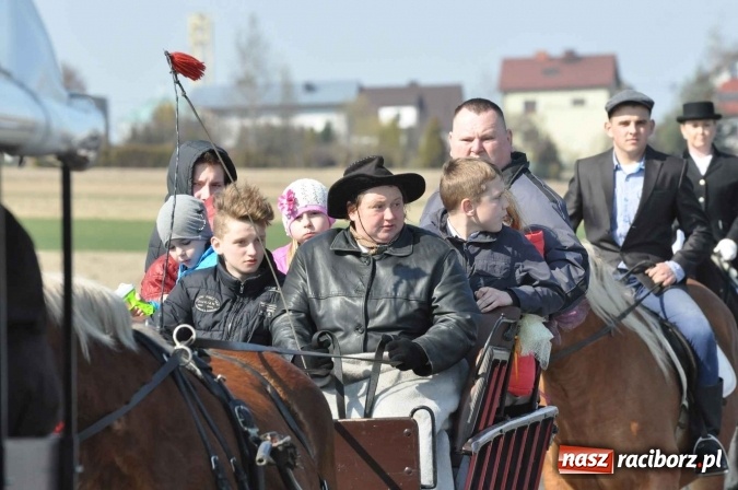 Zdjęcie w galerii na portalu naszraciborz.pl: W Sudole procesja z metropolitą górnośląskim  wiadomości z regionu