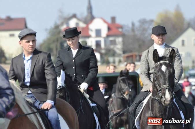Zdjęcie w galerii na portalu naszraciborz.pl: W Sudole procesja z metropolitą górnośląskim  wiadomości z regionu