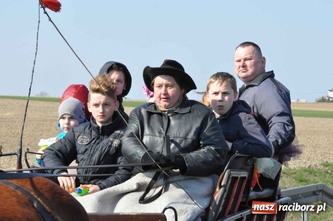 Zdjęcie w galerii na portalu naszraciborz.pl: W Sudole procesja z metropolitą górnośląskim  wiadomości z regionu