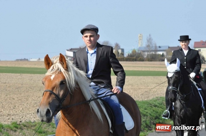 Zdjęcie w galerii na portalu naszraciborz.pl: W Sudole procesja z metropolitą górnośląskim  wiadomości z regionu