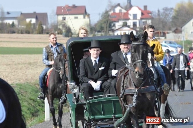 Zdjęcie w galerii na portalu naszraciborz.pl: W Sudole procesja z metropolitą górnośląskim  wiadomości z regionu