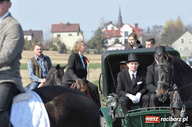 Zdjęcie w galerii na portalu naszraciborz.pl: W Sudole procesja z metropolitą górnośląskim  wiadomości z regionu