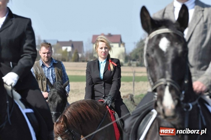 Zdjęcie w galerii na portalu naszraciborz.pl: W Sudole procesja z metropolitą górnośląskim  wiadomości z regionu