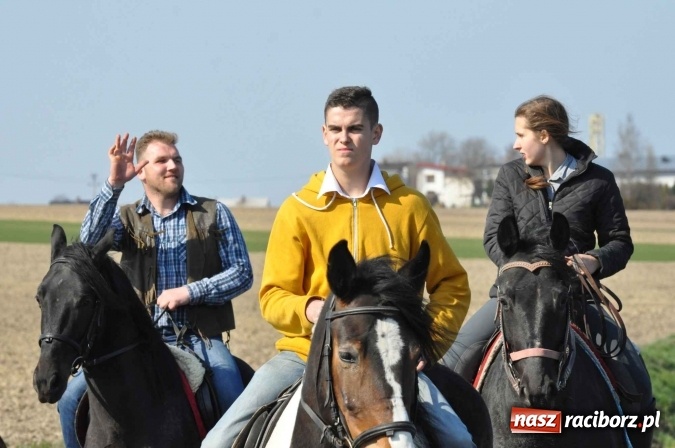 Zdjęcie w galerii na portalu naszraciborz.pl: W Sudole procesja z metropolitą górnośląskim  wiadomości z regionu