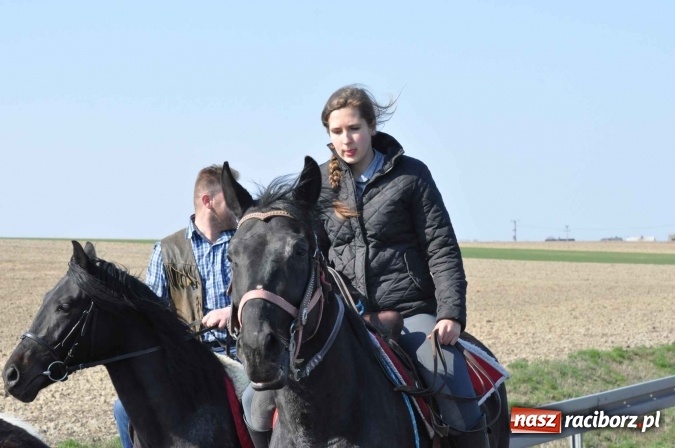 Zdjęcie w galerii na portalu naszraciborz.pl: W Sudole procesja z metropolitą górnośląskim  wiadomości z regionu