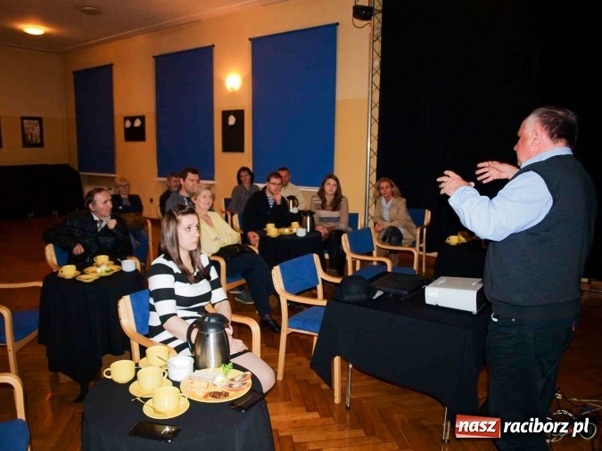 Zdjęcie w galerii na portalu naszraciborz.pl: Filmowo w Święta - 80. urodziny Zdenka Sveraka w Strzesze  wiadomości z regionu