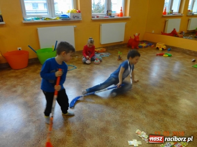 Zdjęcie w galerii na portalu naszraciborz.pl: Fiku-miku przywitało wiosnę  wiadomości z regionu