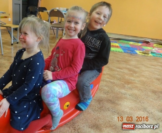 Zdjęcie w galerii na portalu naszraciborz.pl: Fiku-miku przywitało wiosnę  wiadomości z regionu