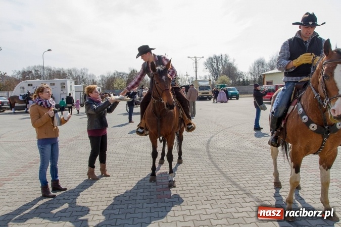 Zdjęcie w galerii na portalu naszraciborz.pl: W drodze do kościółka św. Krzyża wiadomości z regionu