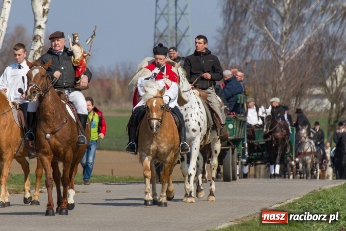 Zdjęcie w galerii na portalu naszraciborz.pl: W drodze do kościółka św. Krzyża wiadomości z regionu