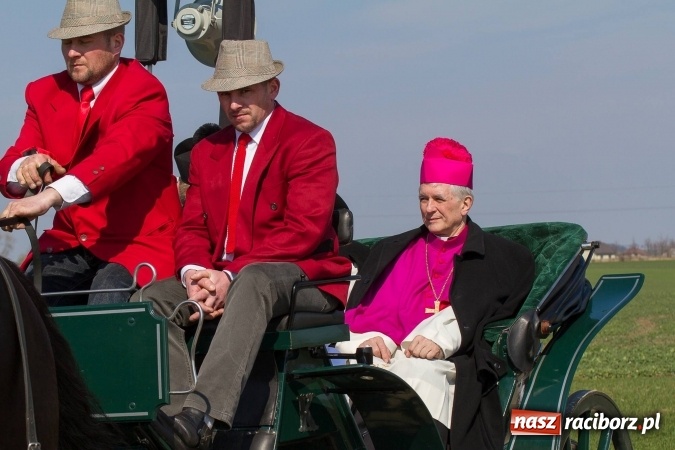 Zdjęcie w galerii na portalu naszraciborz.pl: W drodze do kościółka św. Krzyża wiadomości z regionu