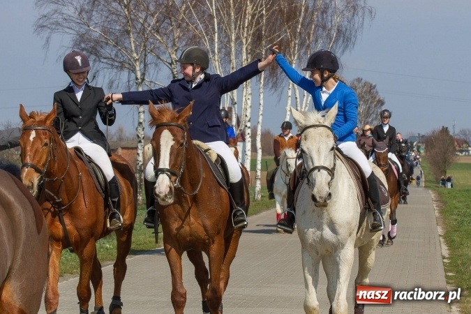 Zdjęcie w galerii na portalu naszraciborz.pl: W drodze do kościółka św. Krzyża wiadomości z regionu