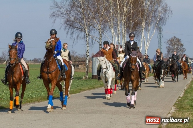 Zdjęcie w galerii na portalu naszraciborz.pl: W drodze do kościółka św. Krzyża wiadomości z regionu