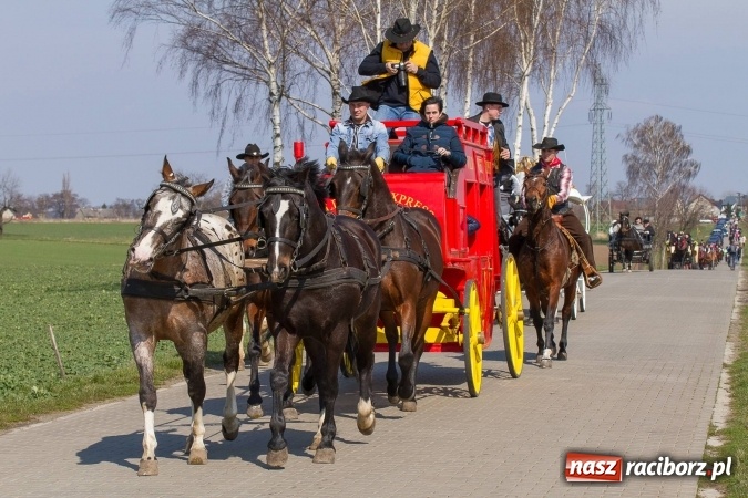 Zdjęcie w galerii na portalu naszraciborz.pl: W drodze do kościółka św. Krzyża wiadomości z regionu