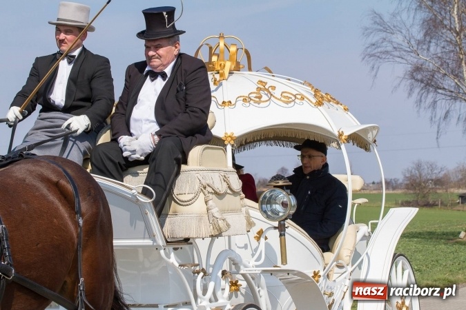 Zdjęcie w galerii na portalu naszraciborz.pl: W drodze do kościółka św. Krzyża wiadomości z regionu