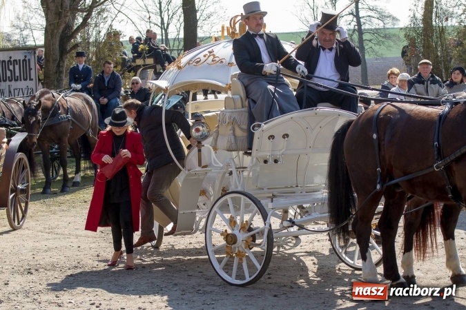 Zdjęcie w galerii na portalu naszraciborz.pl: W drodze do kościółka św. Krzyża wiadomości z regionu