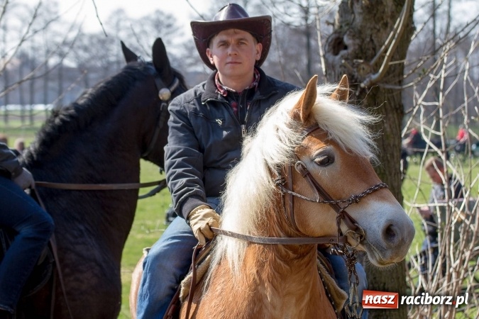 Zdjęcie w galerii na portalu naszraciborz.pl: W drodze do kościółka św. Krzyża wiadomości z regionu