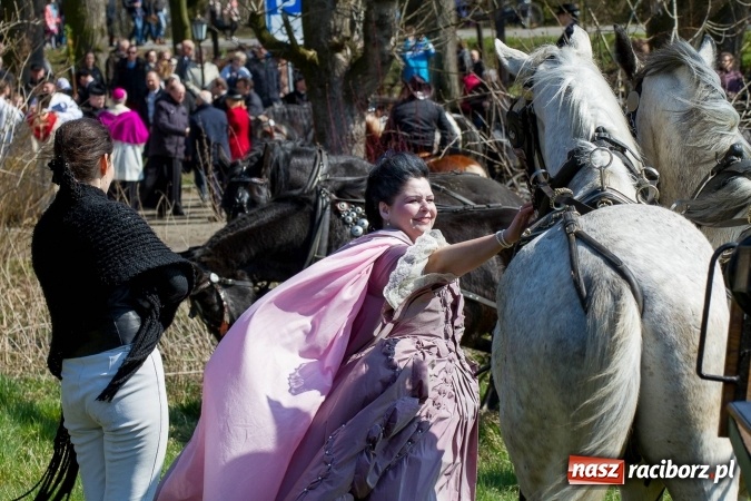 Zdjęcie w galerii na portalu naszraciborz.pl: W drodze do kościółka św. Krzyża wiadomości z regionu