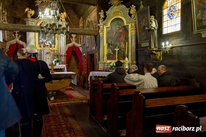 Zdjęcie w galerii na portalu naszraciborz.pl: W drodze do kościółka św. Krzyża wiadomości z regionu