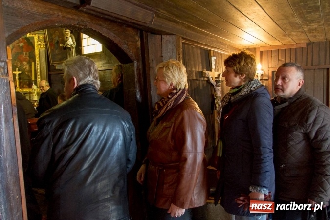 Zdjęcie w galerii na portalu naszraciborz.pl: W drodze do kościółka św. Krzyża wiadomości z regionu