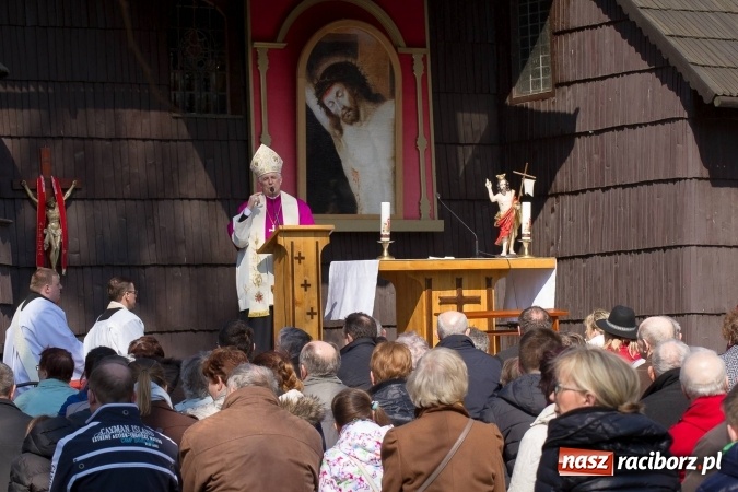 Zdjęcie w galerii na portalu naszraciborz.pl: W drodze do kościółka św. Krzyża wiadomości z regionu