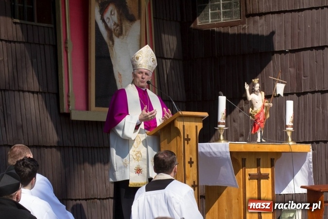 Zdjęcie w galerii na portalu naszraciborz.pl: W drodze do kościółka św. Krzyża wiadomości z regionu