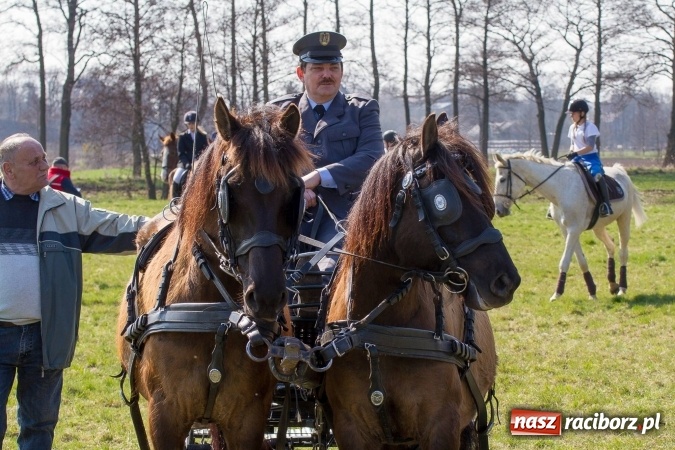 Zdjęcie w galerii na portalu naszraciborz.pl: W drodze do kościółka św. Krzyża wiadomości z regionu