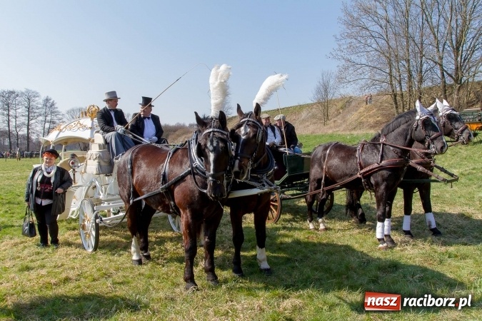 Zdjęcie w galerii na portalu naszraciborz.pl: W drodze do kościółka św. Krzyża wiadomości z regionu