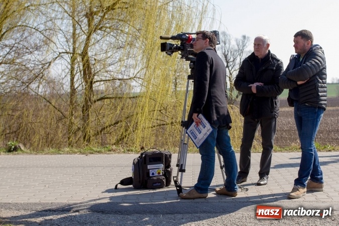 Zdjęcie w galerii na portalu naszraciborz.pl: W drodze do kościółka św. Krzyża wiadomości z regionu