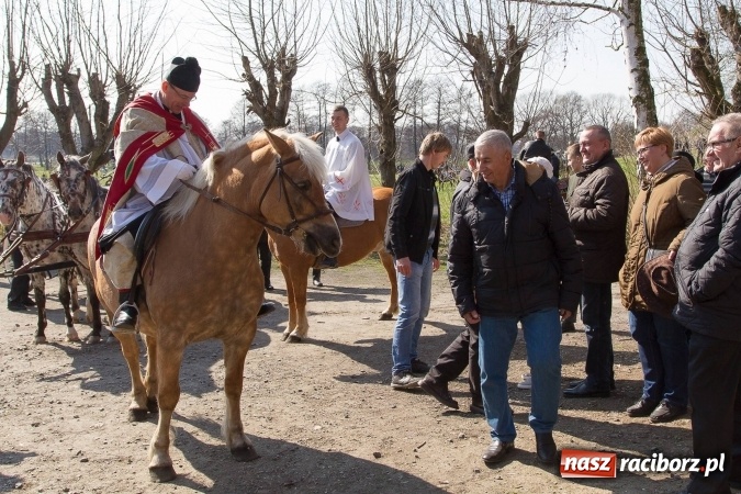 Zdjęcie w galerii na portalu naszraciborz.pl: W drodze do kościółka św. Krzyża wiadomości z regionu
