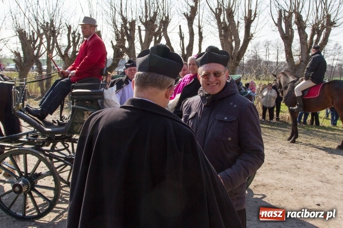Zdjęcie w galerii na portalu naszraciborz.pl: W drodze do kościółka św. Krzyża wiadomości z regionu