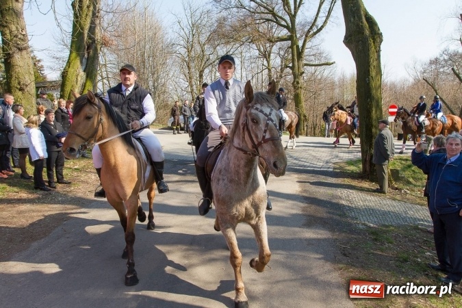 Zdjęcie w galerii na portalu naszraciborz.pl: W drodze do kościółka św. Krzyża wiadomości z regionu