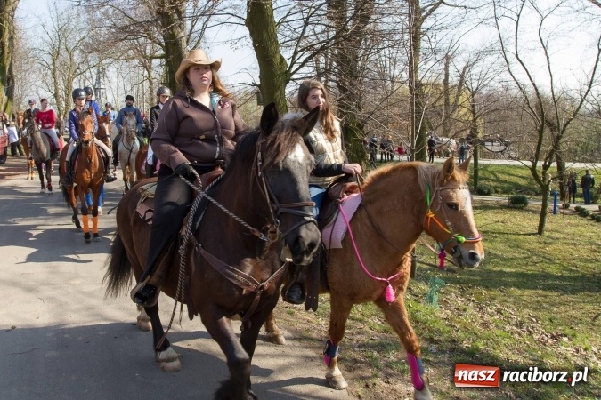 Zdjęcie w galerii na portalu naszraciborz.pl: W drodze do kościółka św. Krzyża wiadomości z regionu
