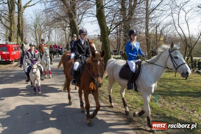 Zdjęcie w galerii na portalu naszraciborz.pl: W drodze do kościółka św. Krzyża wiadomości z regionu