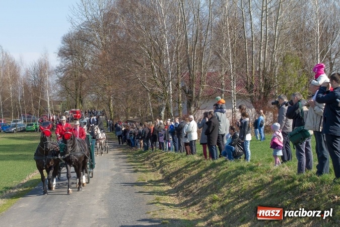 Zdjęcie w galerii na portalu naszraciborz.pl: W drodze do kościółka św. Krzyża wiadomości z regionu